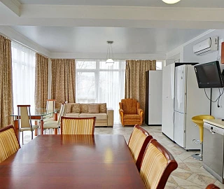 КОТТЕДЖ С ДВОРИКОМ И ТЕРРАССОЙ И ОТДЕЛЬНЫМ ВХОДОМ. Гостевой дом "Лето".  КОТТЕДЖ С ДВОРИКОМ И ТЕРРАССОЙ И ОТДЕЛЬНЫМ ВХОДОМ. Гостевой дом "Лето".