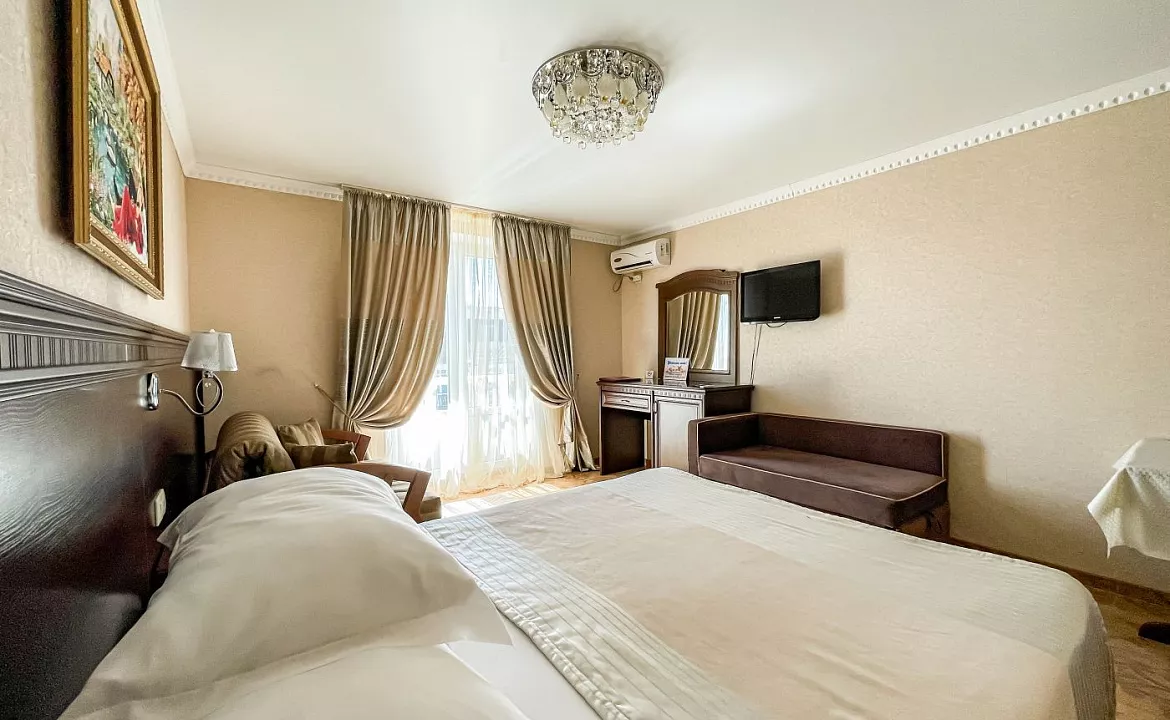 Полулюкс 5-ти местный (с балконом). Anzhelina Family Hotel. Витязево