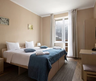 Номер в блоке с общей ванной комнатой (с балконом). Отель "28". 