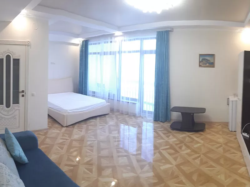 Номер люкс с балконом и видом на море. Коттедж «Алустон». Рыбачье