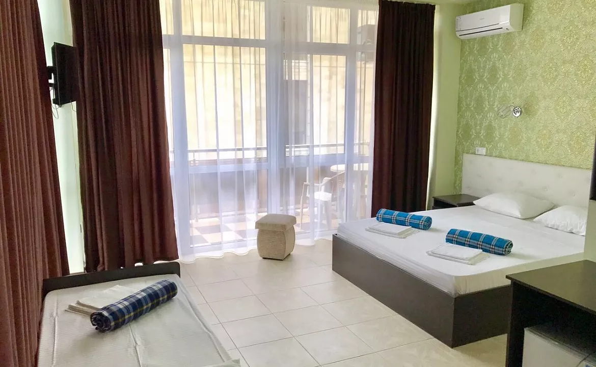 Четырехместный номер «Комфорт». Гостевой дом "Кристалл". Лазаревское Четырехместный номер «Комфорт». Гостевой дом "Кристалл". Лазаревское