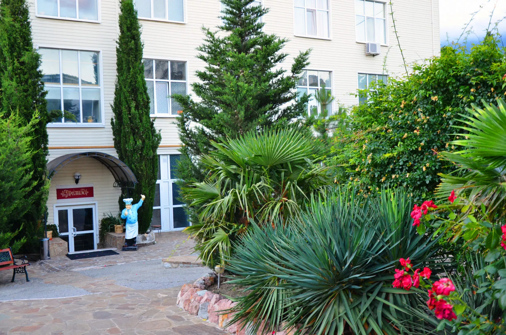 . Гостевой комплекс Hotel Prestige. Ялта