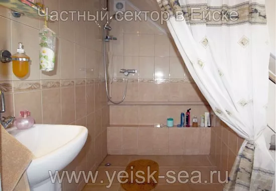 Двухкомнатный номер. Гостевой дом на Кропоткина 39. Ейск