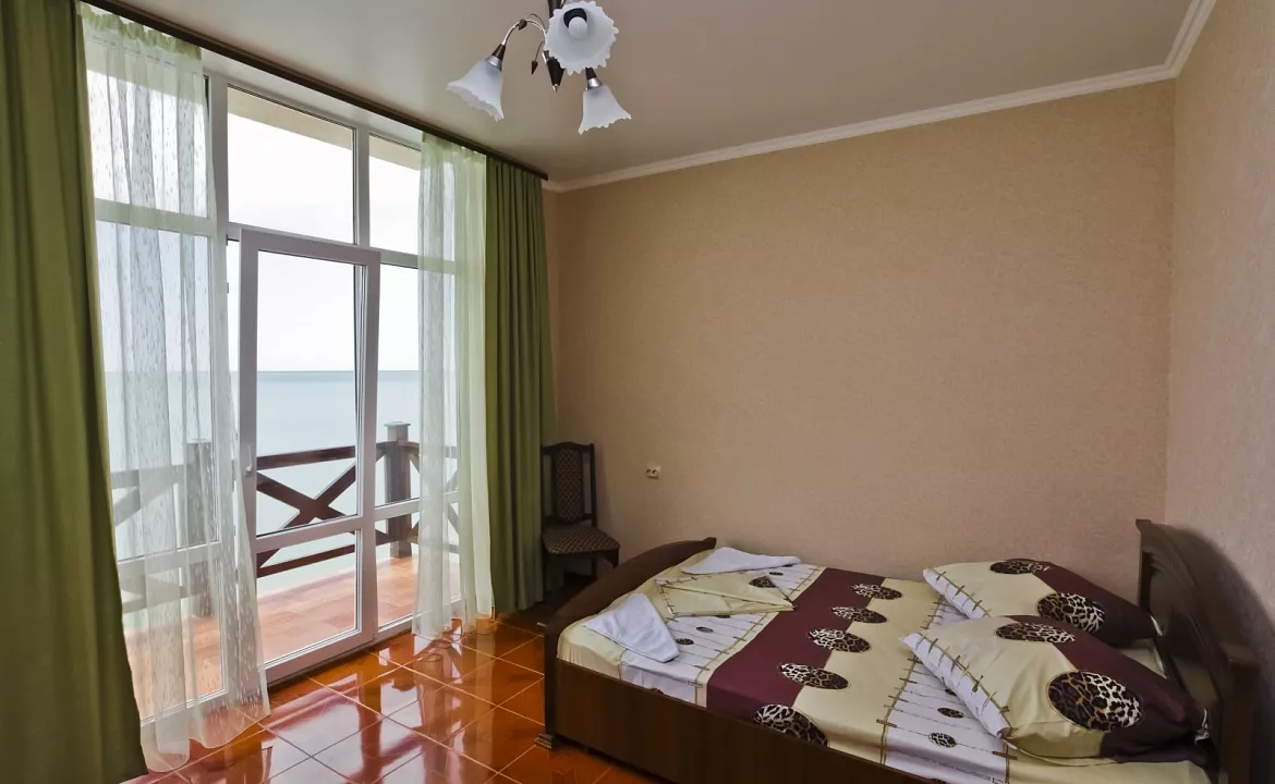 Классический 2-4х местный с видом на море (мансарда 4 этаж,без балкона). Отель «RIVIERA GRAND HOTEL». Лермонтово