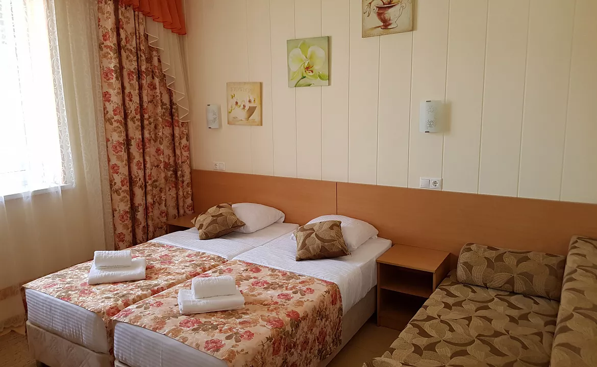 Люкс с отдельным балконом 2хместный. Отель АСТОН. Нижнее Джемете