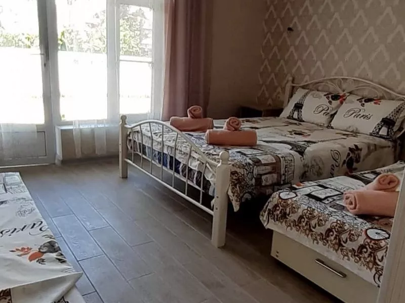 . Гостевой дом Paris . Пицунда