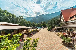 Отель «Поляна Сказок»