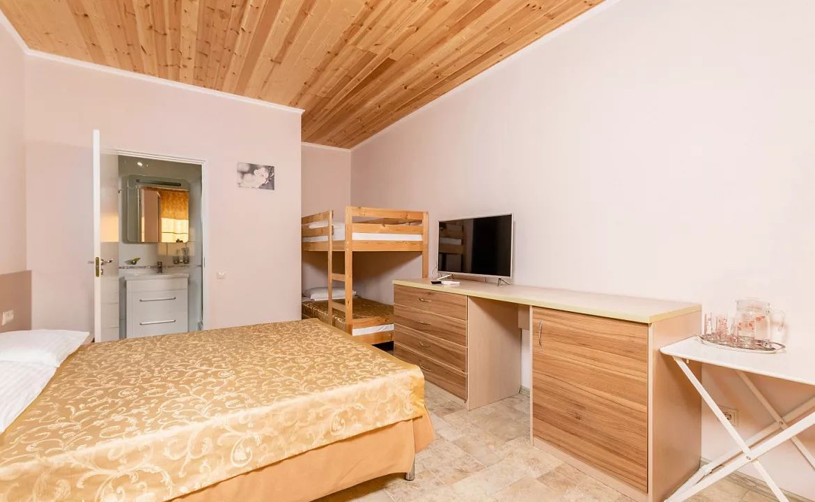 Четырехместный Стандарт. Гостевой дом Замок у Моря. Головинка Четырехместный Стандарт. Гостевой дом Замок у Моря. Головинка