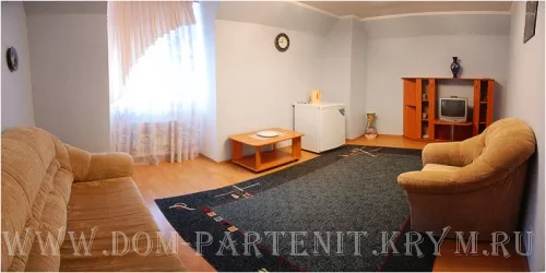 3-комнатные аппартаменты, 3 этаж, №10, №12. Гостевой дом Гостиный дом "Партенит". Партенит