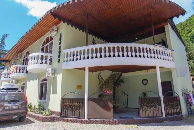 . Гостиница  "Sea Zone" . Пицунда