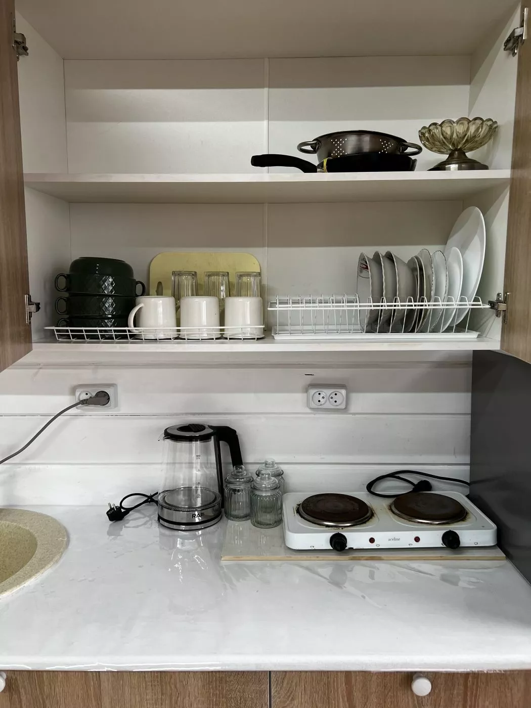 . Коттеджи на берегу моря со всеми удобствами . Сухум