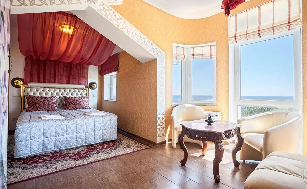 Трехместный номер класса «Полулюкс». Отель "Гранд Флер". Форос