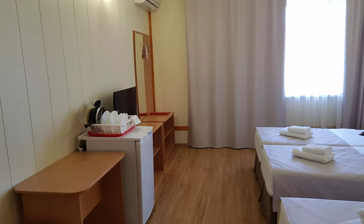 Полулюкс с общим балконом 3хместный. Отель АСТОН. Нижнее Джемете