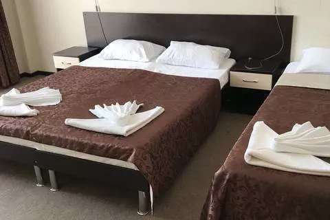 3-х местный номер . Отель "Анна". Пицунда