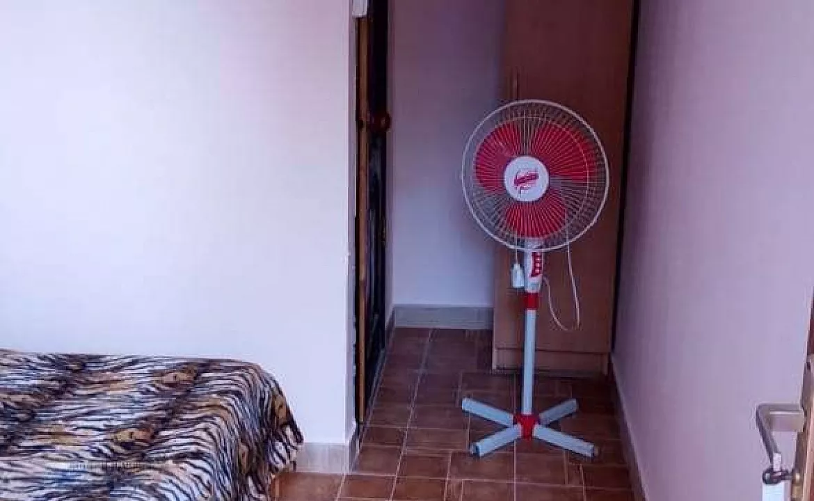 Семейный с двумя спальнями, с кухней и маленьким двориком. . Гостевой дом Siberia. Гагра