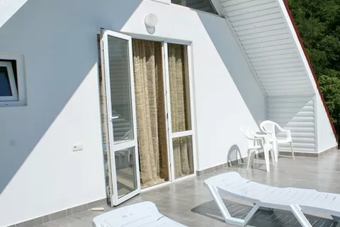 3-х комнатный + балкон. Гостевой дом "У Александра". Лазаревское 3-х комнатный + балкон. Гостевой дом "У Александра". Лазаревское