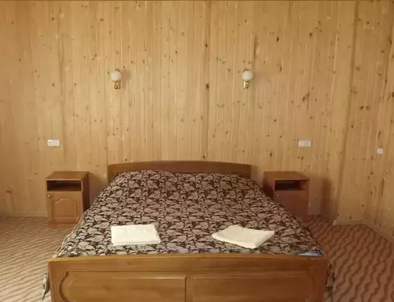 Стандарт 4-местный 2-комнатный (Малый корпус). Отель «Меридиан». Домбай-гостиницы
