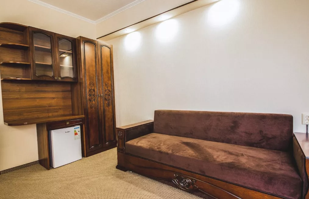 Двухкомнатный. Отель Парус. Береговое