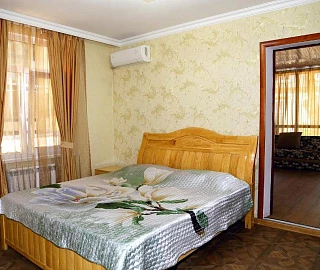 2-местный 2х-комн. номер Люкс. Гостевой дом "Гагра-Лазурная". 2-местный 2х-комн. номер Люкс. Гостевой дом "Гагра-Лазурная".