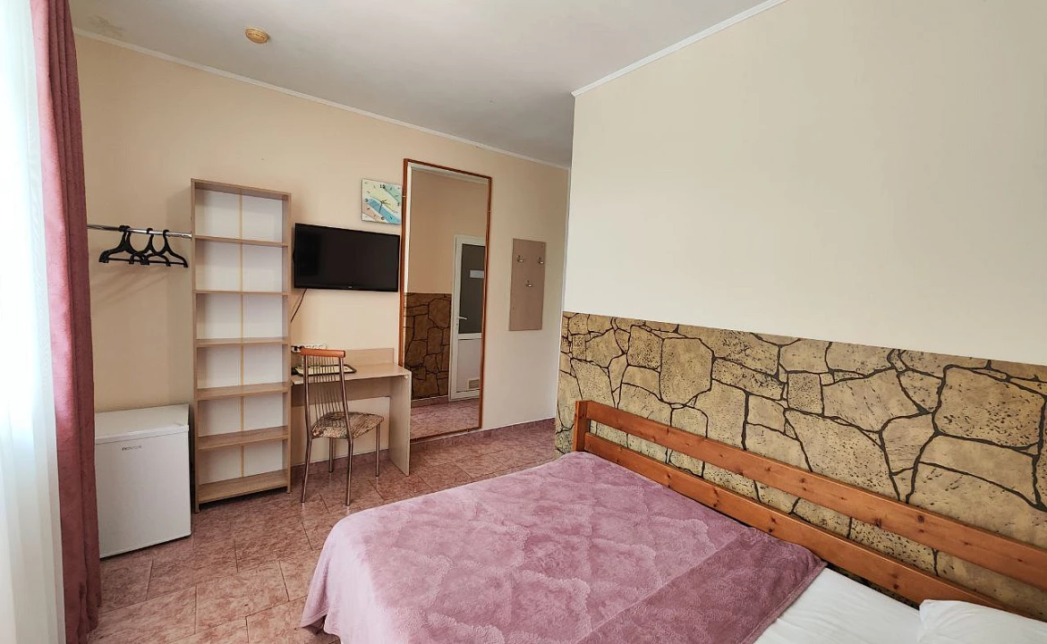 2-х местный номер Стандарт + доп.место с балконом. Гостевой дом "Регион 86" . Адлер