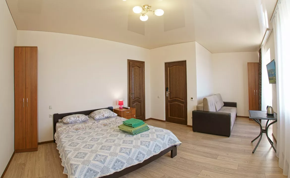 ДВУХМЕСТНЫЙ УЛУЧШЕННЫЙ ЮГ С БАЛКОНОМ. Отель "Ягуар". Гурзуф