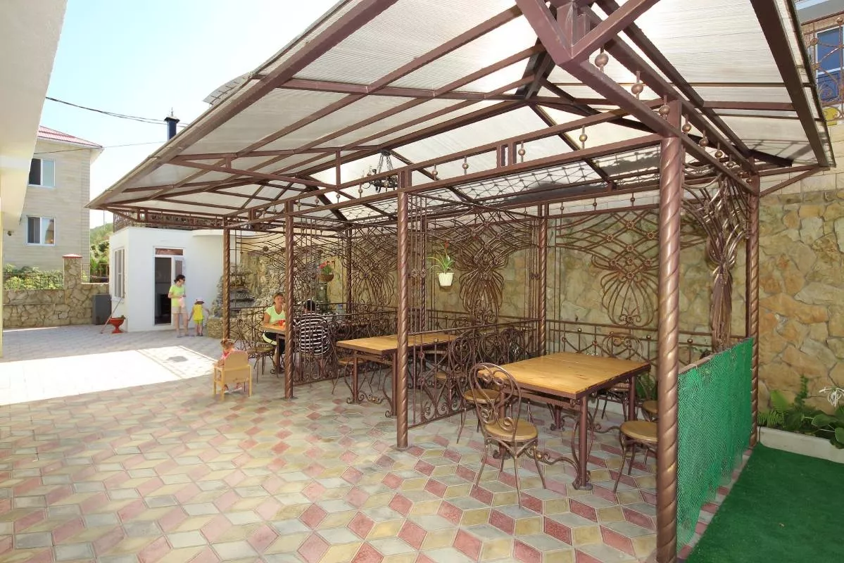 . Гостевой дом "Лев" . Сукко