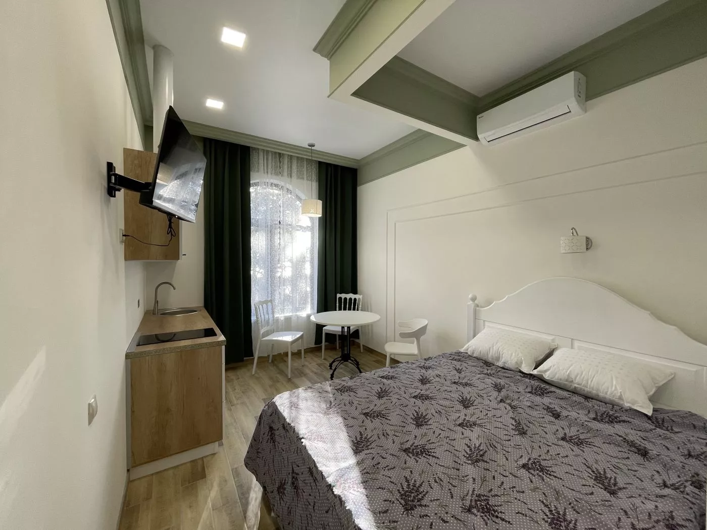 . Квартира в многоквартирном доме Апартамент-студия. Ливадия