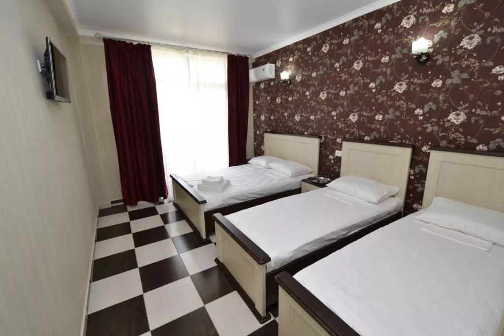 Четырехместный номер с балконом. Гостевой дом «Акрополь» - Витязево. Витязево