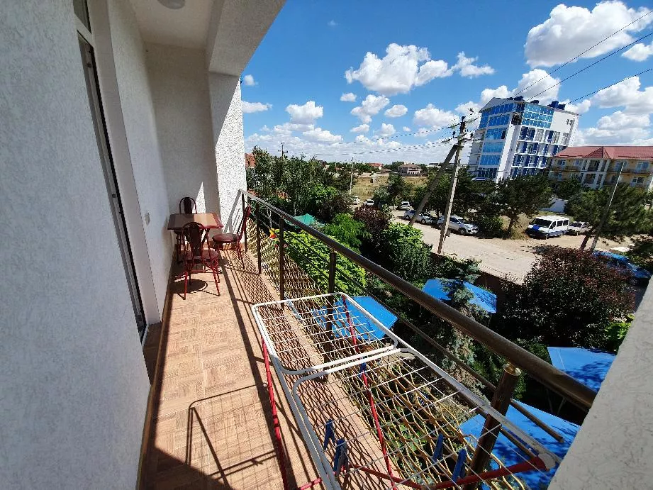 3-х местный стандарт. Гостиница  № 56 Семейный **. Симферополь