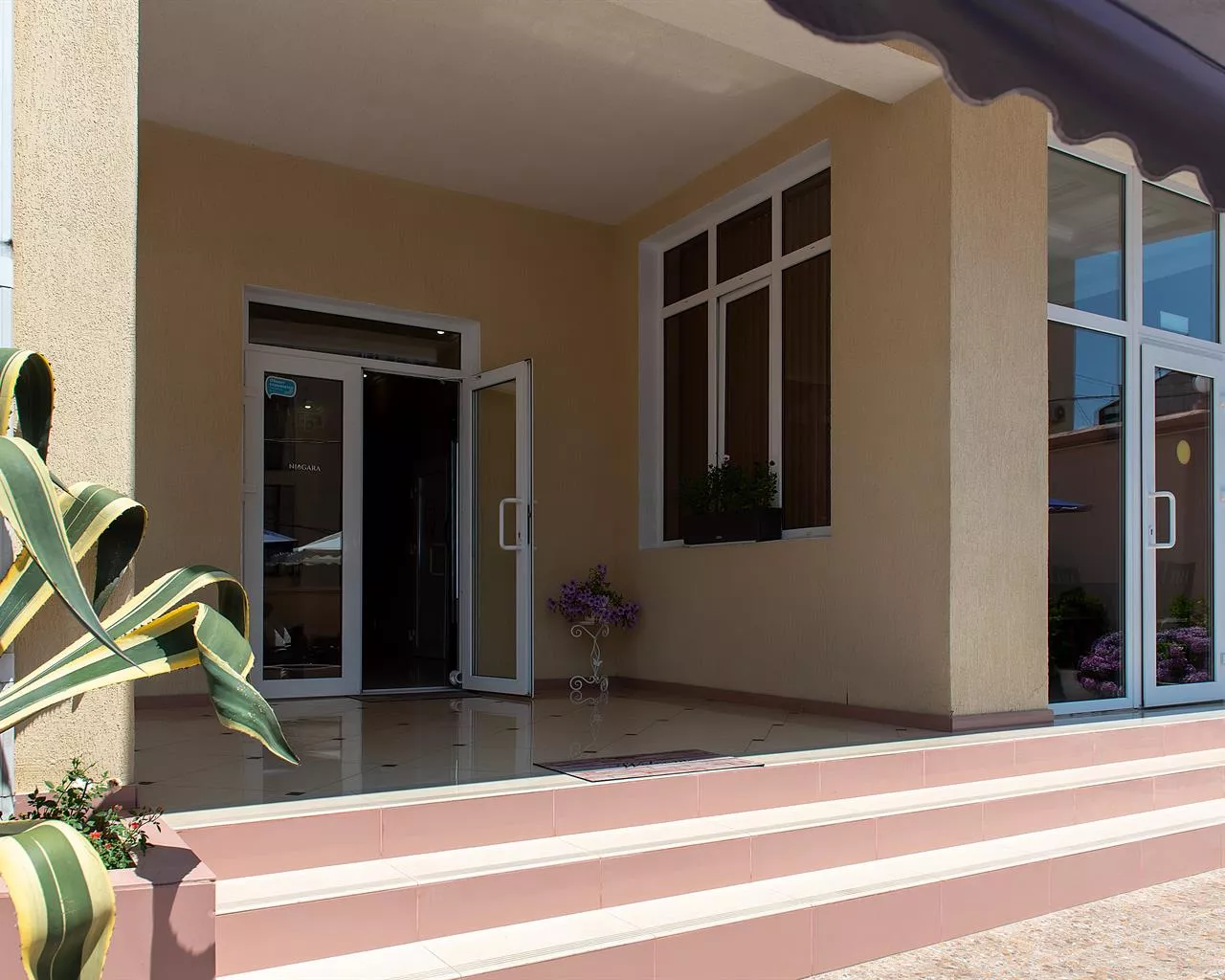 . Отель "Ниагара Фоллс". Сочи