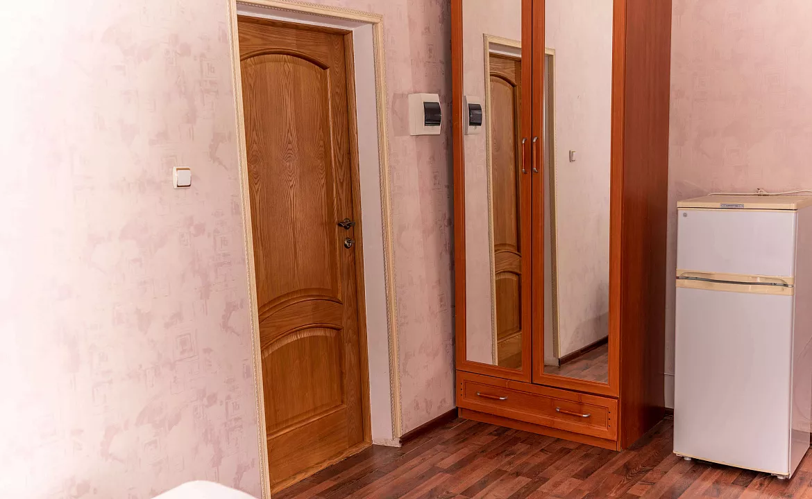 Трехместный Бюджетный Стандарт. Курортный гостиничный комплекс “Можжевеловый Парк”. Кабардинка