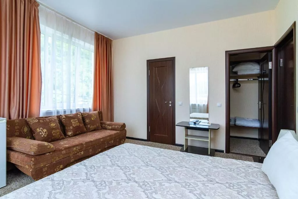 3-х местный номер . Гостевой дом "Адмирал" - Небуг. Небуг