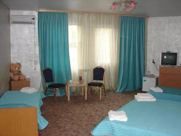 . Гостиница "Верона". Вардане