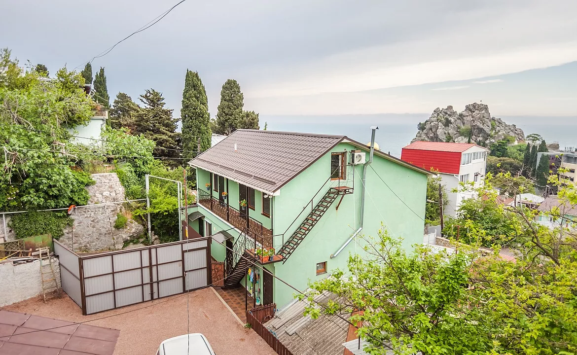 Люкс с балконом до 5 чел. Гостевой дом Пролетарская 12. Гурзуф