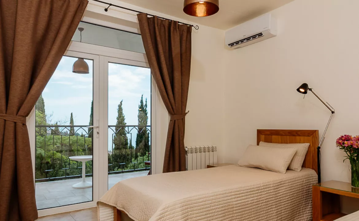 Восток стандарт. Гостиница Лантерна. Гурзуф