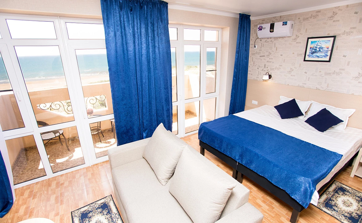 4-х местный «Джуниор сьют» с видом на море. Отель "Alfa Summer". Анапа