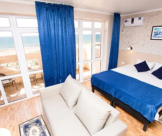 4-х местный «Джуниор сьют» с видом на море. Отель "Alfa Summer". 