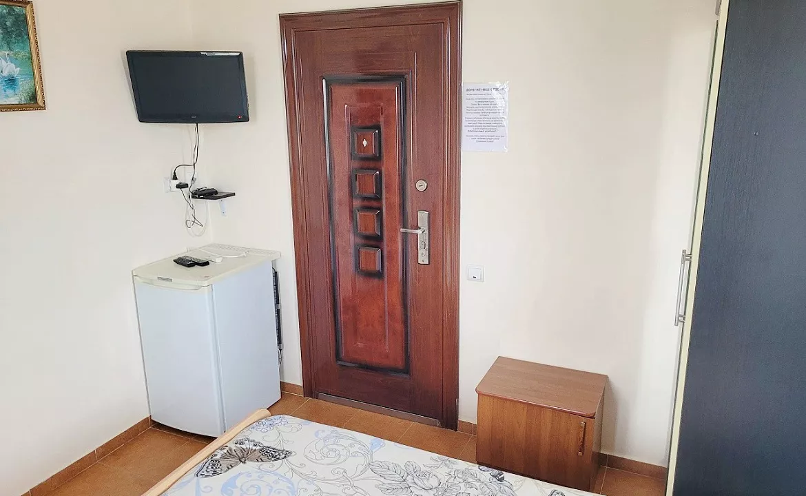 Двух местный номер категории комфорт. Гостевой дом Aleksa. Кабардинка