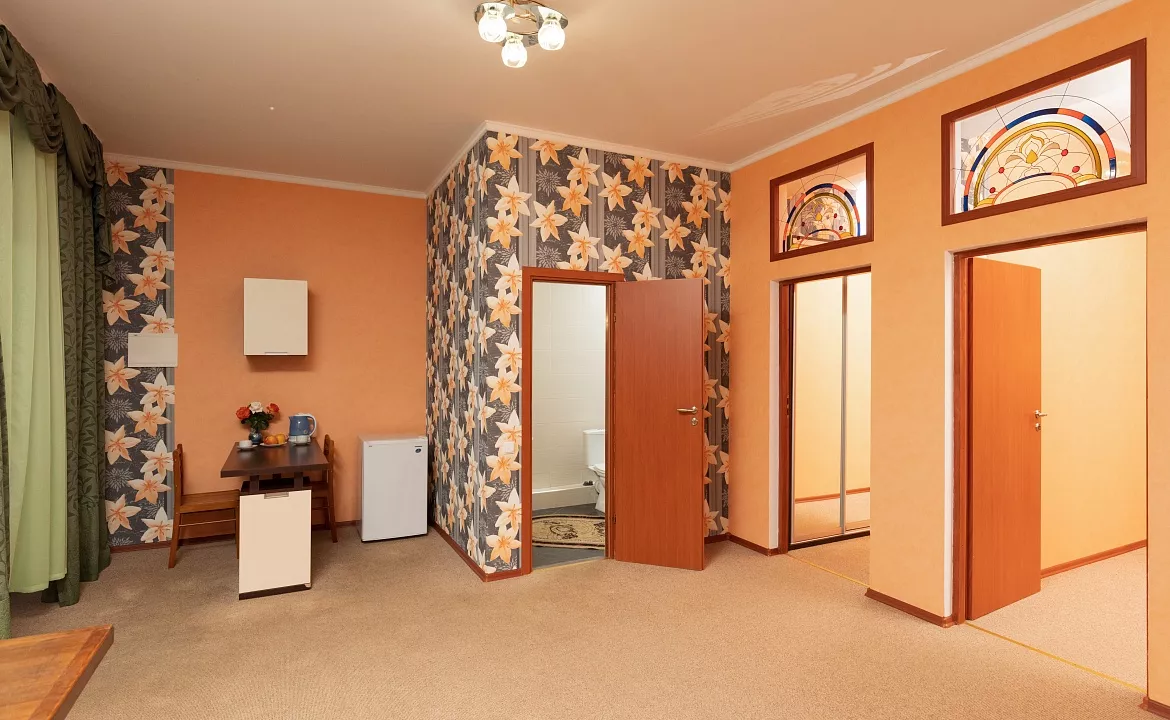 Семейный трехкомнатный (вид на море). Эллинги "KATRIN". Орджоникидзе