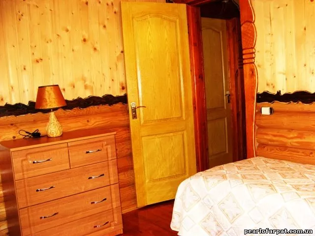 Двухэтажный деревянный коттедж категории 