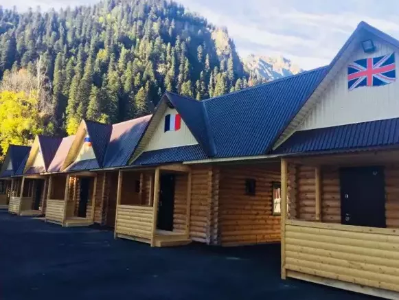 Альпийский домик. Отель «Фотон». Домбай-гостиницы