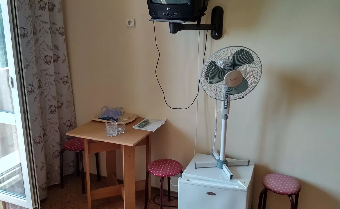 3-х местный стандартный номер. Гостиница "ВИКТОРиЯ" - Саки. Саки