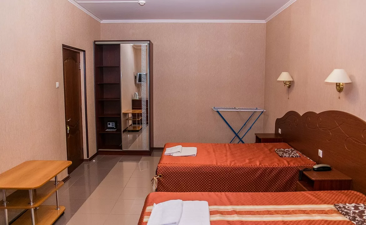 ДВУХКОМНАТНЫЙ. Гостиница "Южная ночь"      . Джубга