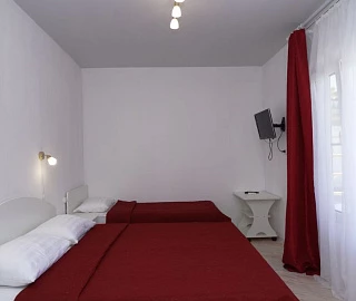 Трёхместный номер с беседкой. Гостиница Розовый слон. 