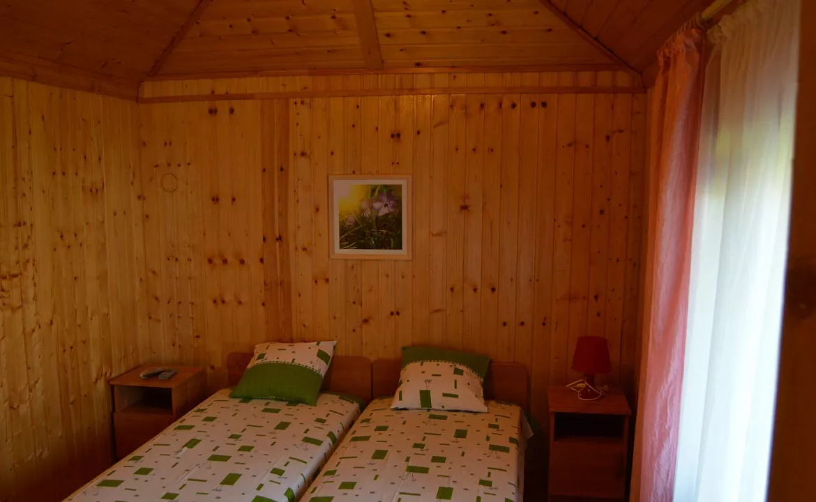 Двухкомнатный номер с удобствами и кухней. Гостевой дом "Алина" - Голубицкая. Голубицкая