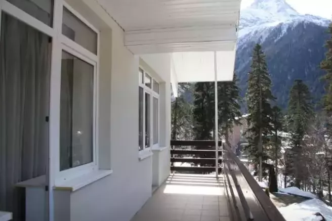 2-х местный 2-х комнатный люкс. Отель «Белалакая». Домбай-гостиницы