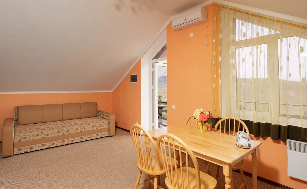 Видовой двухкомнатный (вид на море и горы). Эллинги "KATRIN". Орджоникидзе