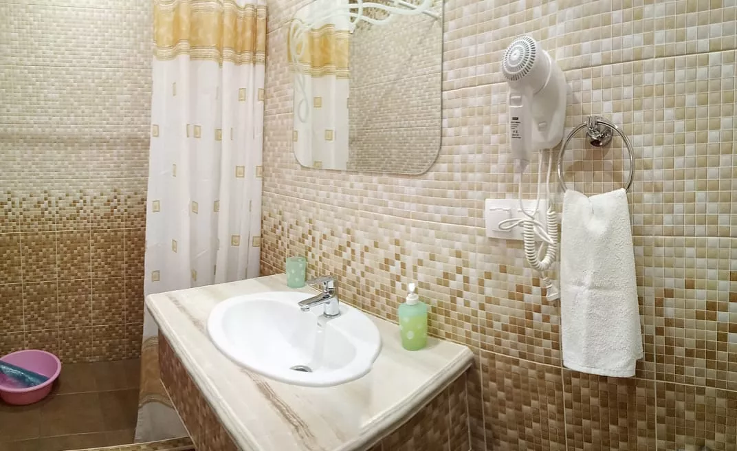 Двухместный номер с балконом «Комфорт/Komfort». Гостевой дом  Vega. Заозерное