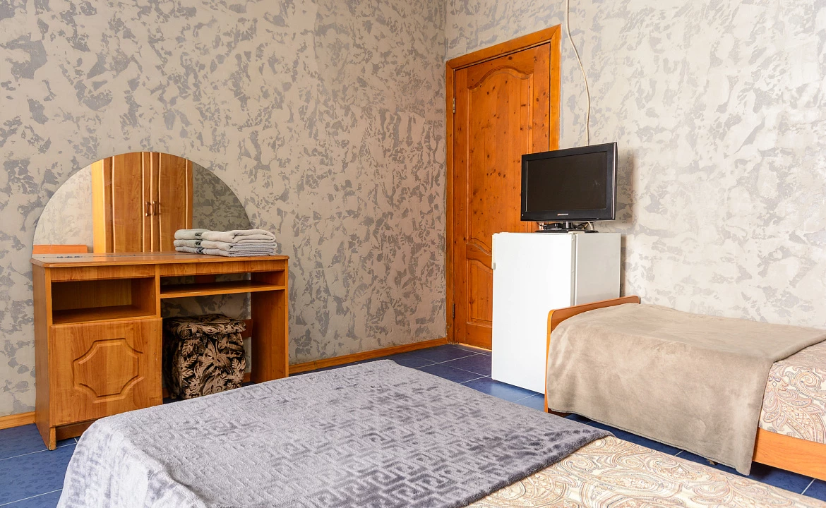 Четырёхместный стандарт. Гостевой дом УЮТ на ул. Новороссийское шоссе 1/7. Джубга