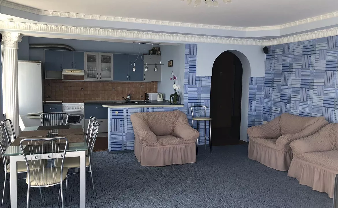 Апартаменты трехкомнатные. Гостевой дом АнНи. Гаспра